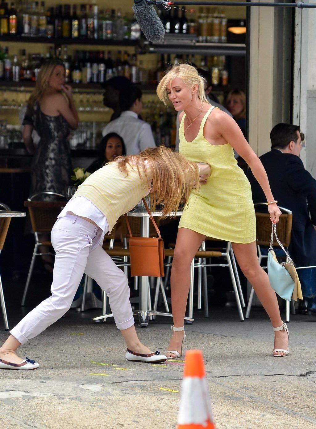 16P Cameron Diaz braless showing side boob  areola on 'The Other Woman' set in NYC