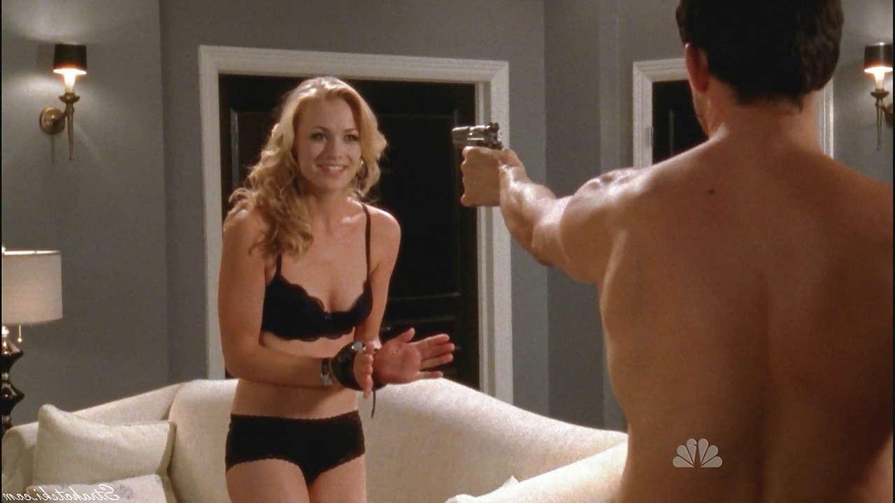 10P Yvonne Strahovski fucking with some guy and posing in bikini
