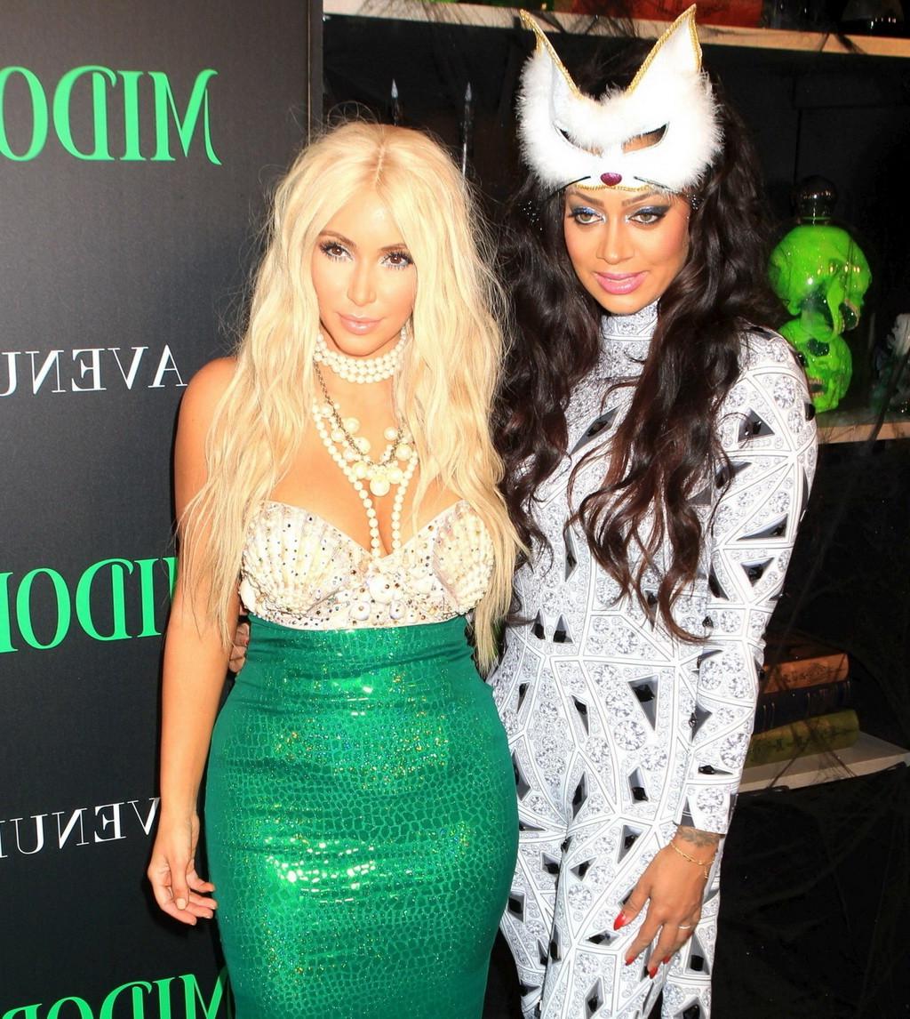 10P Kim Kardashian like curvy mermaid at 2nd annual Midori Green Halloween party