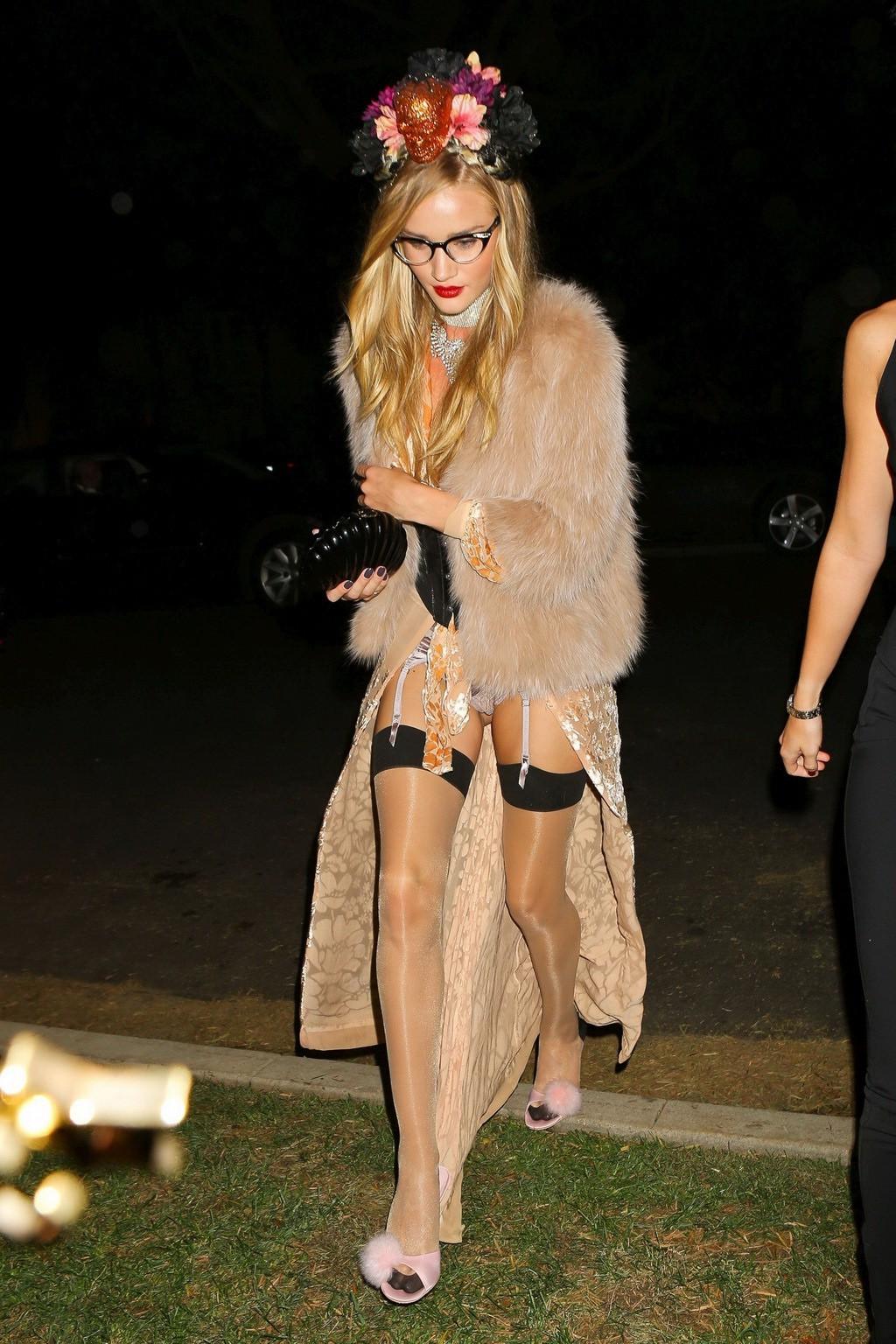 10P Rosie Huntington Whiteley wearing hot lingerie and stockings at Halloween party 