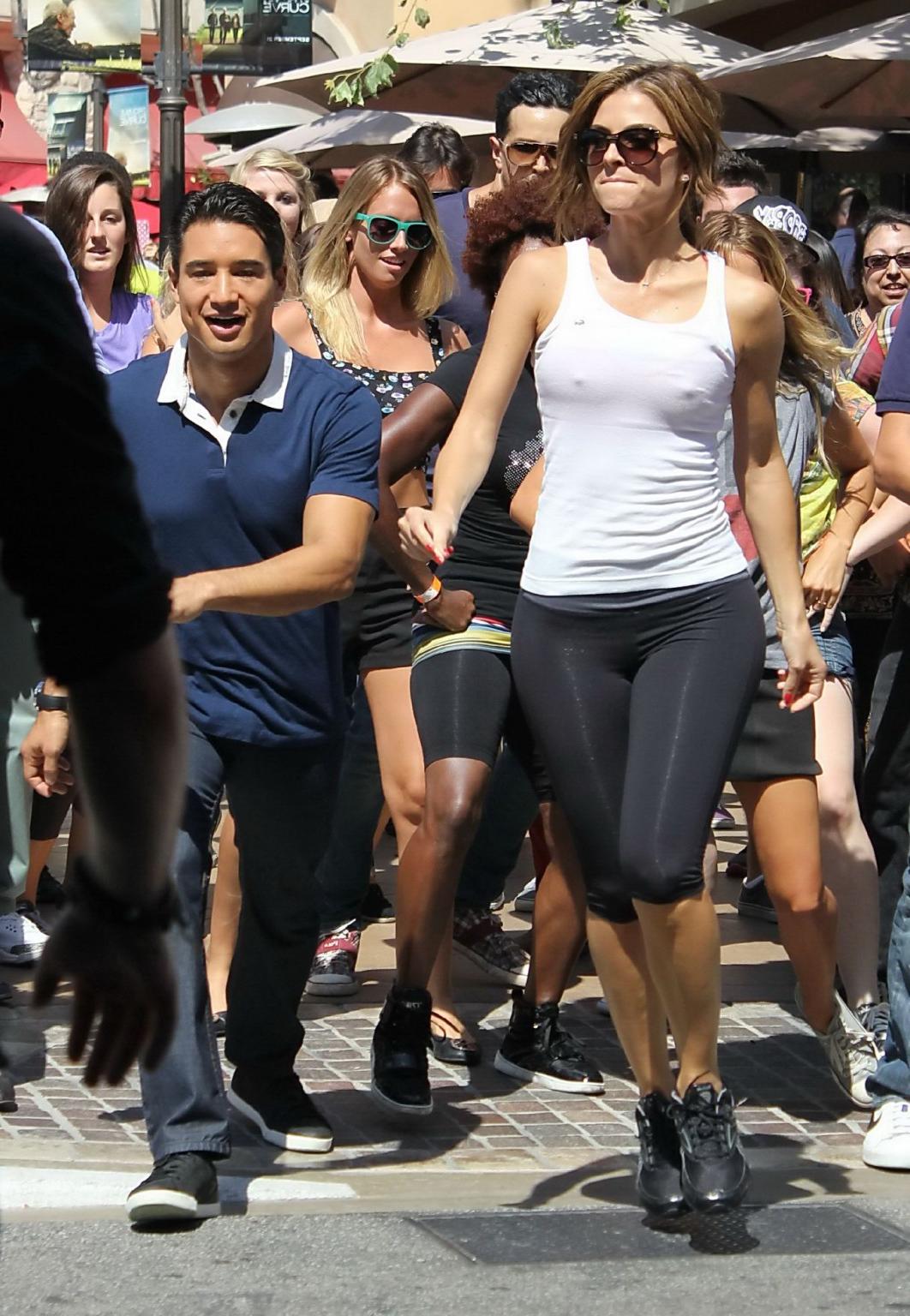10P Maria Menounos booty shows pokies wearing skimpy top and tights on a set of Extr
