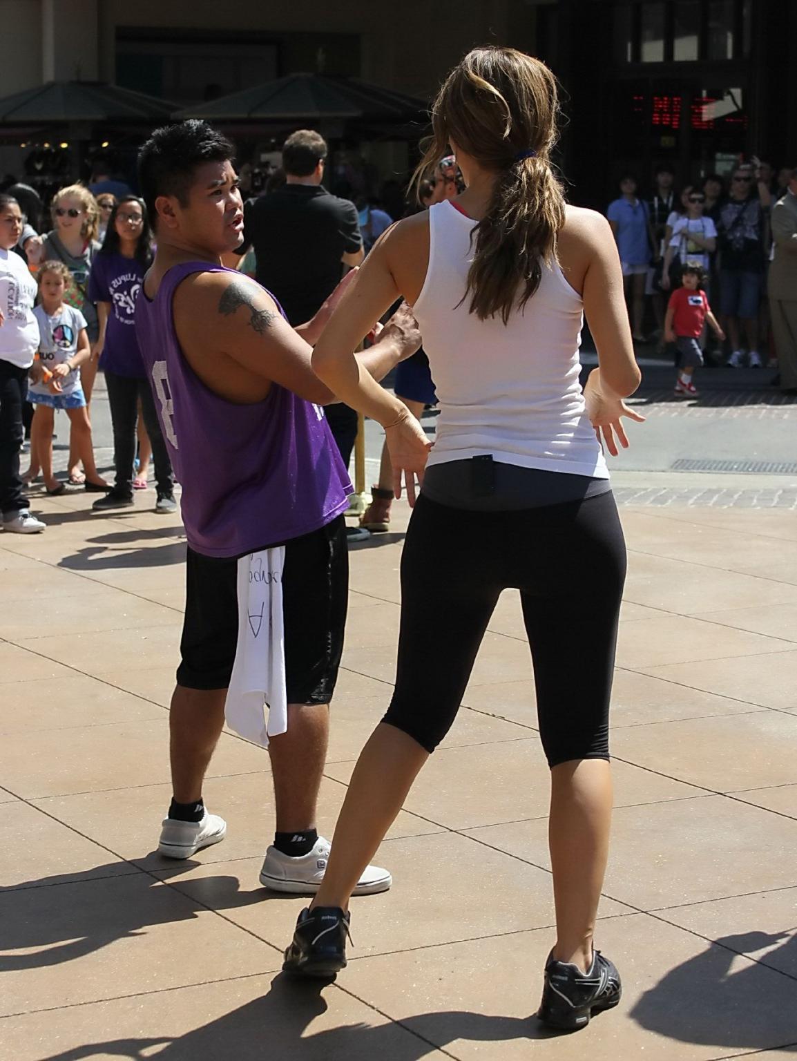 10P Maria Menounos booty shows pokies wearing skimpy top and tights on a set of Extr