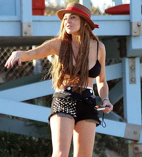 9P Lindsay Lohan exposing huge boobs in bikini top on beach