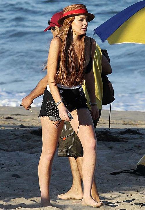 9P Lindsay Lohan exposing huge boobs in bikini top on beach