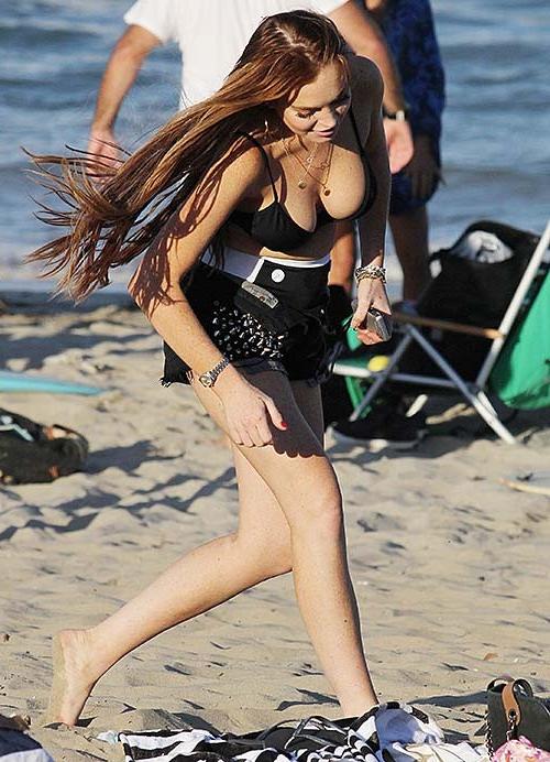 9P Lindsay Lohan exposing huge boobs in bikini top on beach