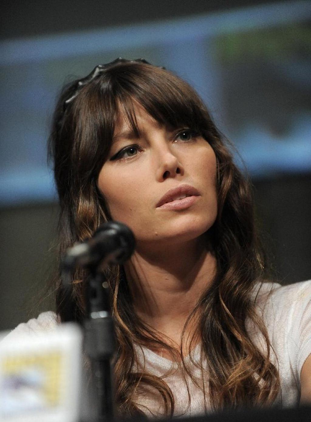10P Jessica Biel see through to bra at Total Recall event at San Diego Comic-Con