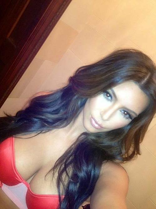 16P Kim Kardashian exposing huge boobs in bikini top on private photos