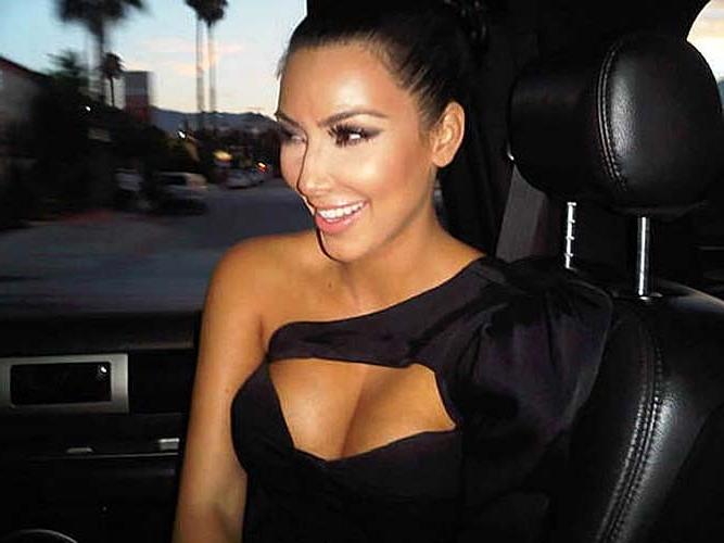 16P Kim Kardashian exposing huge boobs in bikini top on private photos