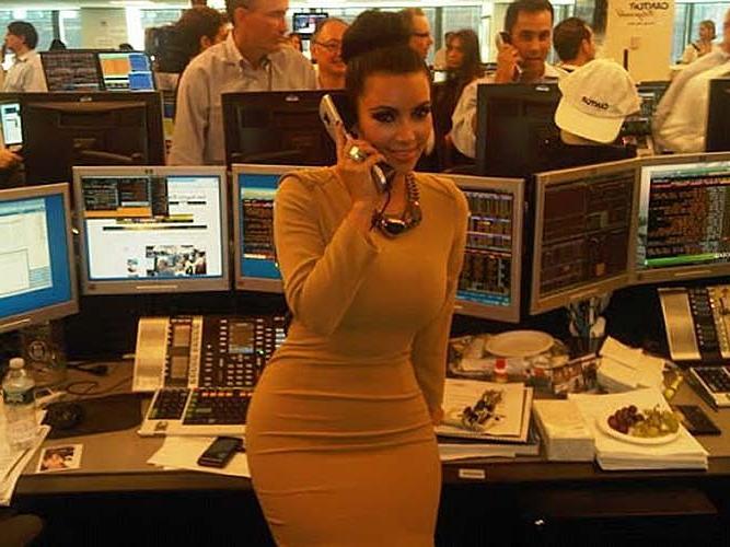 16P Kim Kardashian exposing huge boobs in bikini top on private photos