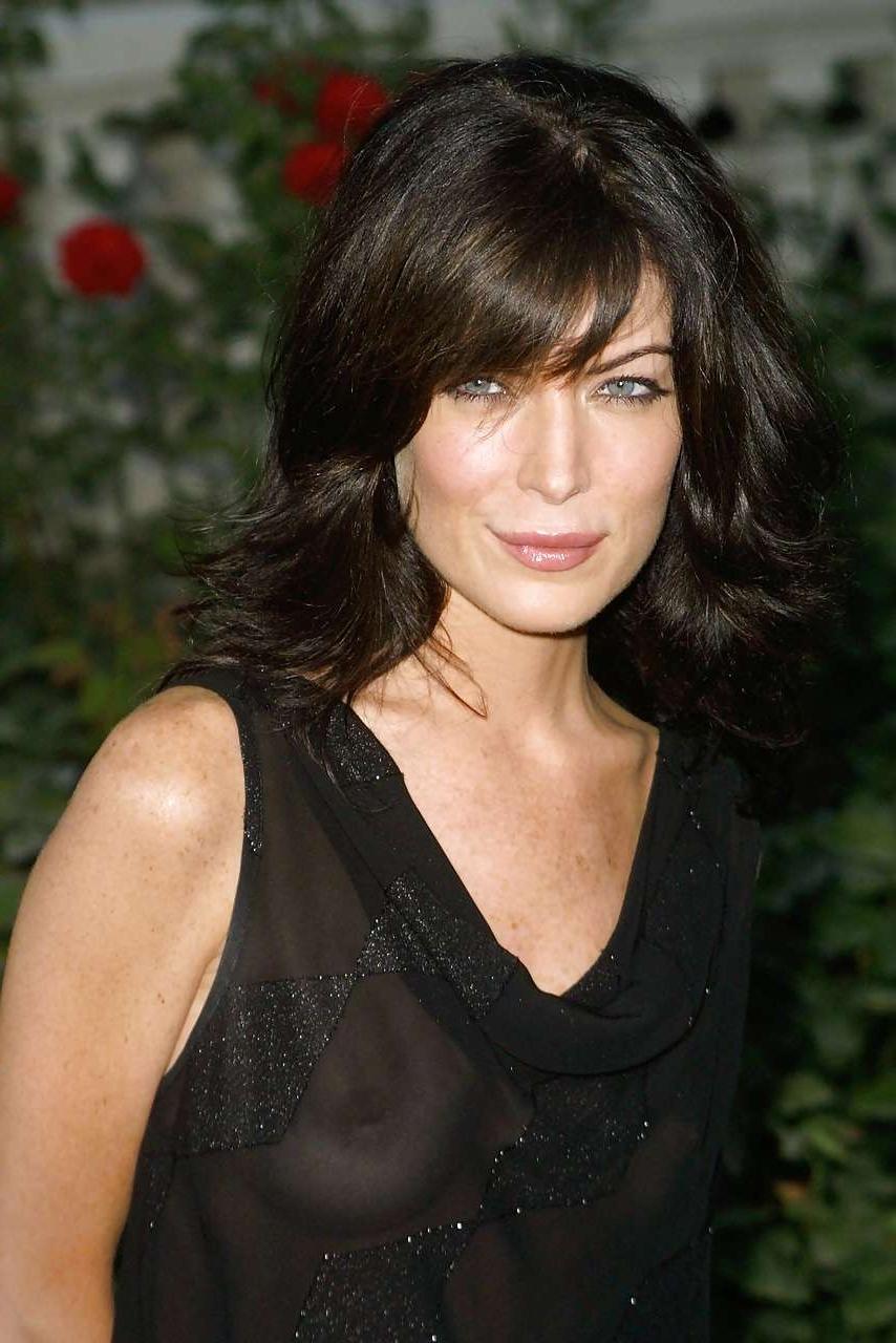 16P Lara Flynn Boyle showing her tits in see thru top paparazzi pictures