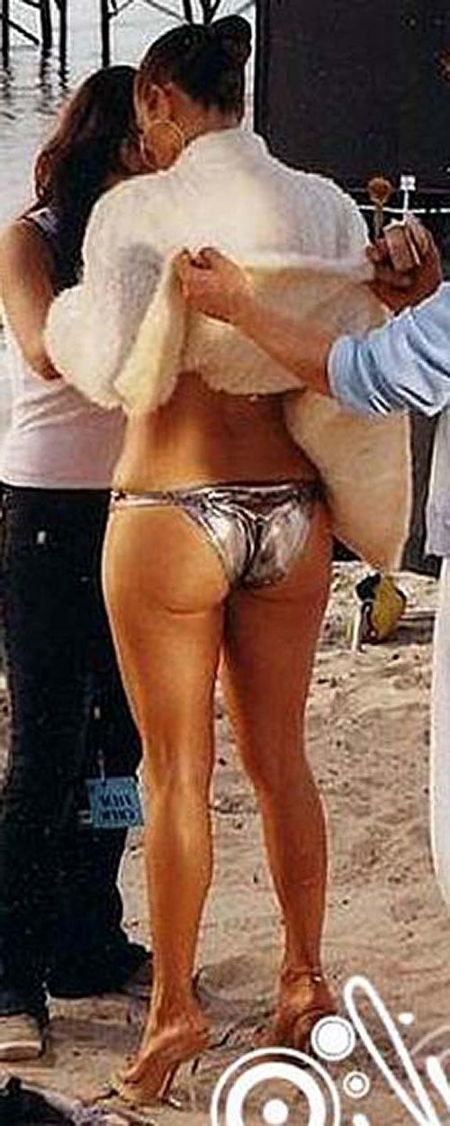 16P Jennifer Lopez sexy side boob and see thru paparazzi photos