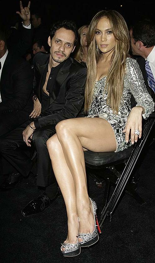16P Jennifer Lopez sexy side boob and see thru paparazzi photos