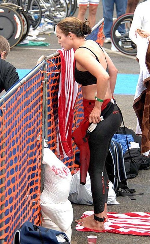 16P Jennifer Lopez sexy side boob and see thru paparazzi photos