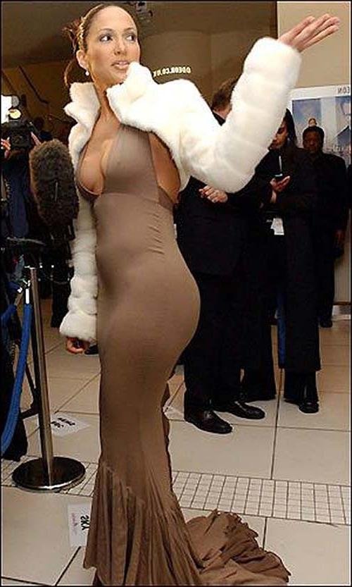 16P Jennifer Lopez sexy side boob and see thru paparazzi photos