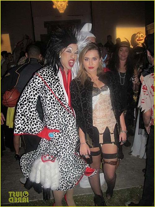 16P Miley Cyrus exposing sexy body and huge boobs on halloween party