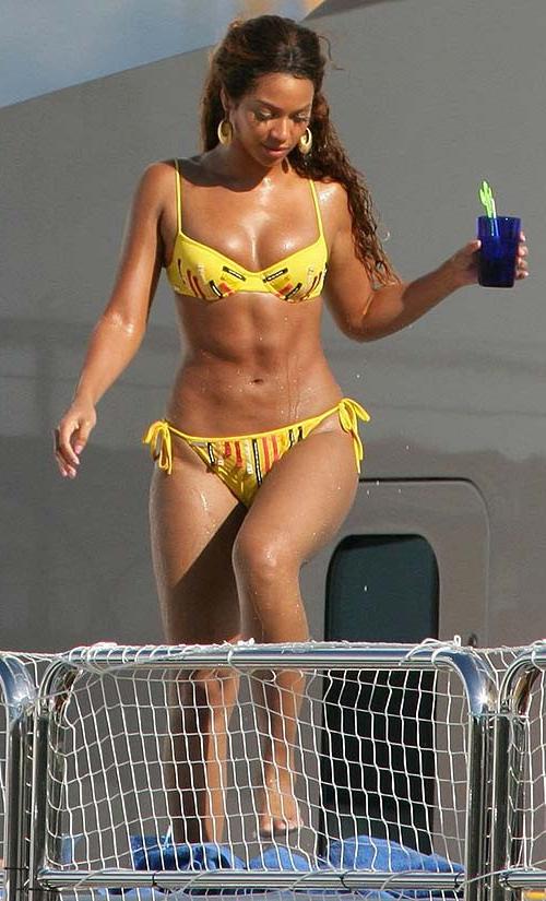 16P Beyonce Knowles very sexy and hot see thru and upskirt photos