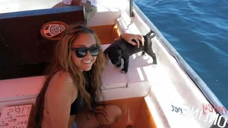16P Miley Cyrus looking very hot and sexy on her private photos