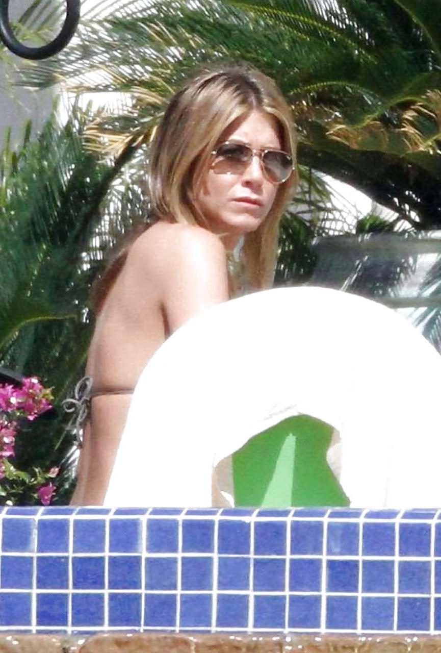 16P Jennifer Aniston in bikini and downblouse and show panties