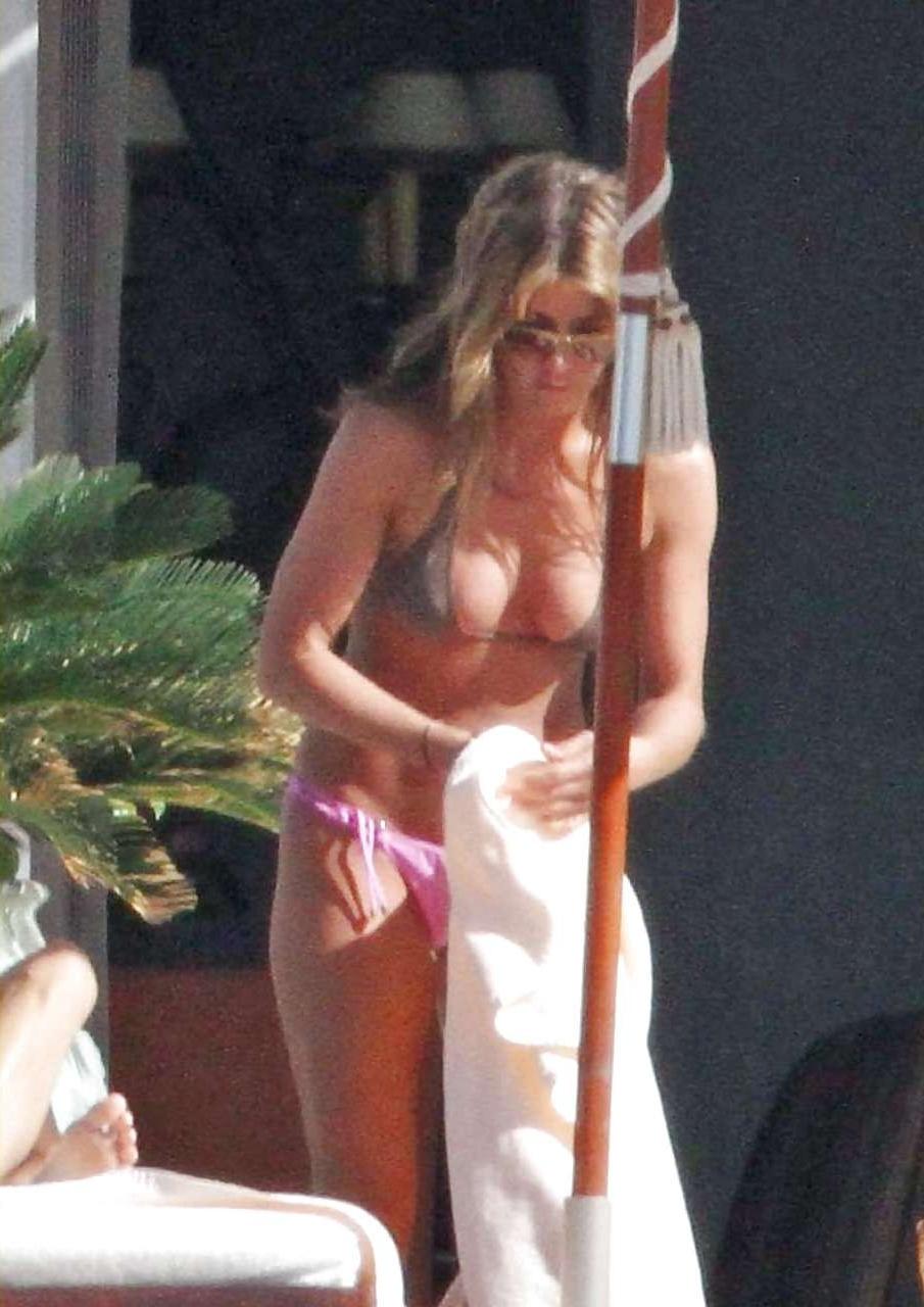 16P Jennifer Aniston in bikini and downblouse and show panties