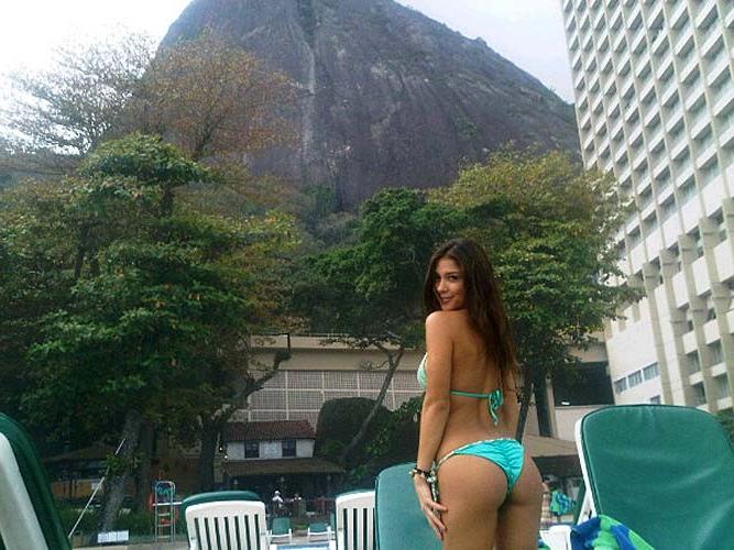 16P Arianny Celeste looking very hot and sexy on her private photos