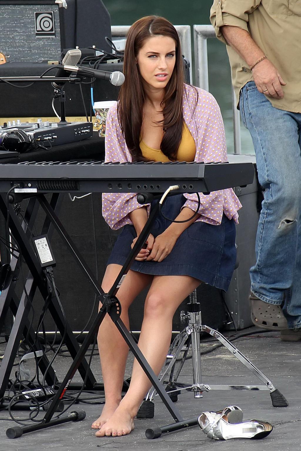 16P Jessica Stroup busty wearing tank top on the '90210' set in LA