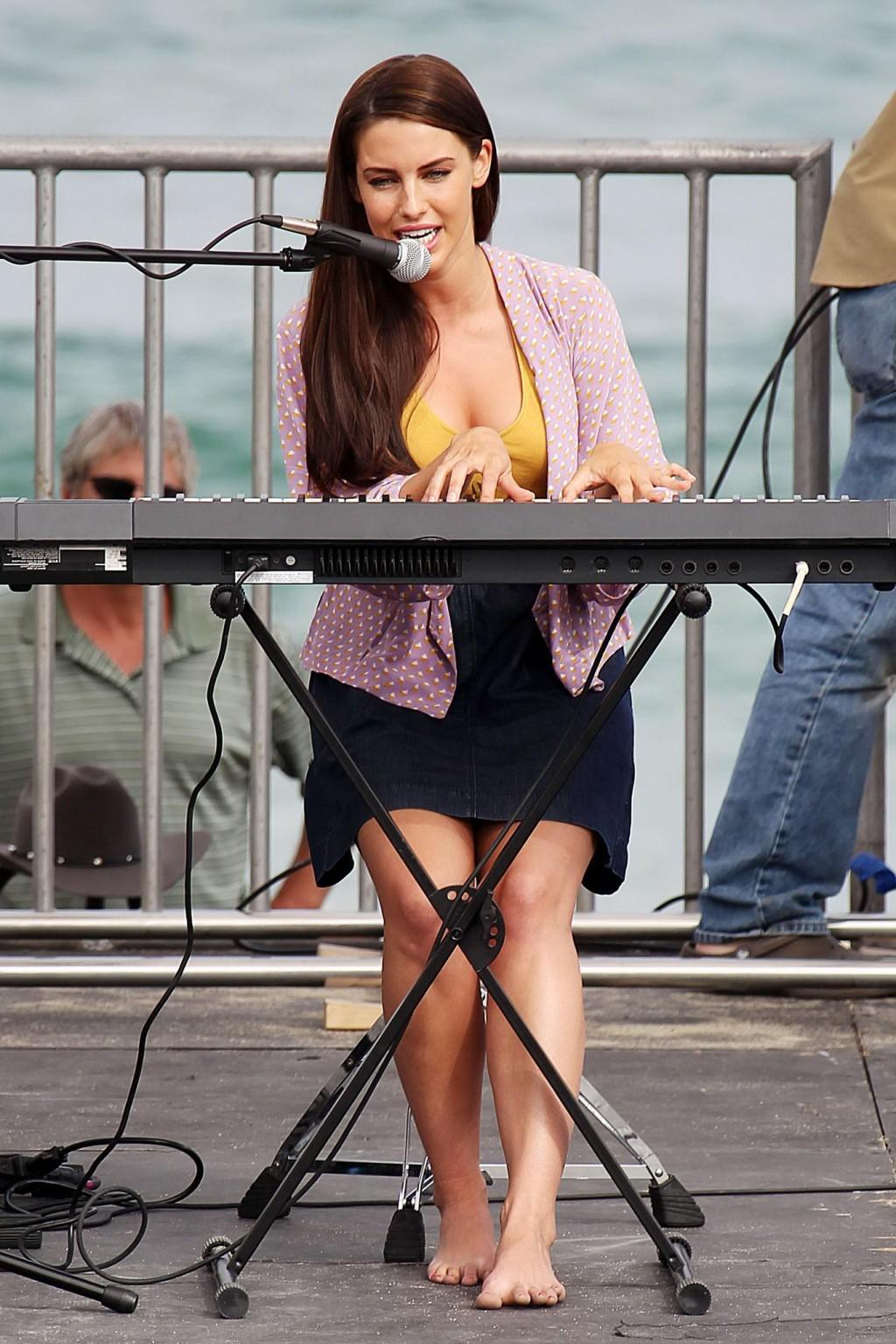 16P Jessica Stroup busty wearing tank top on the '90210' set in LA