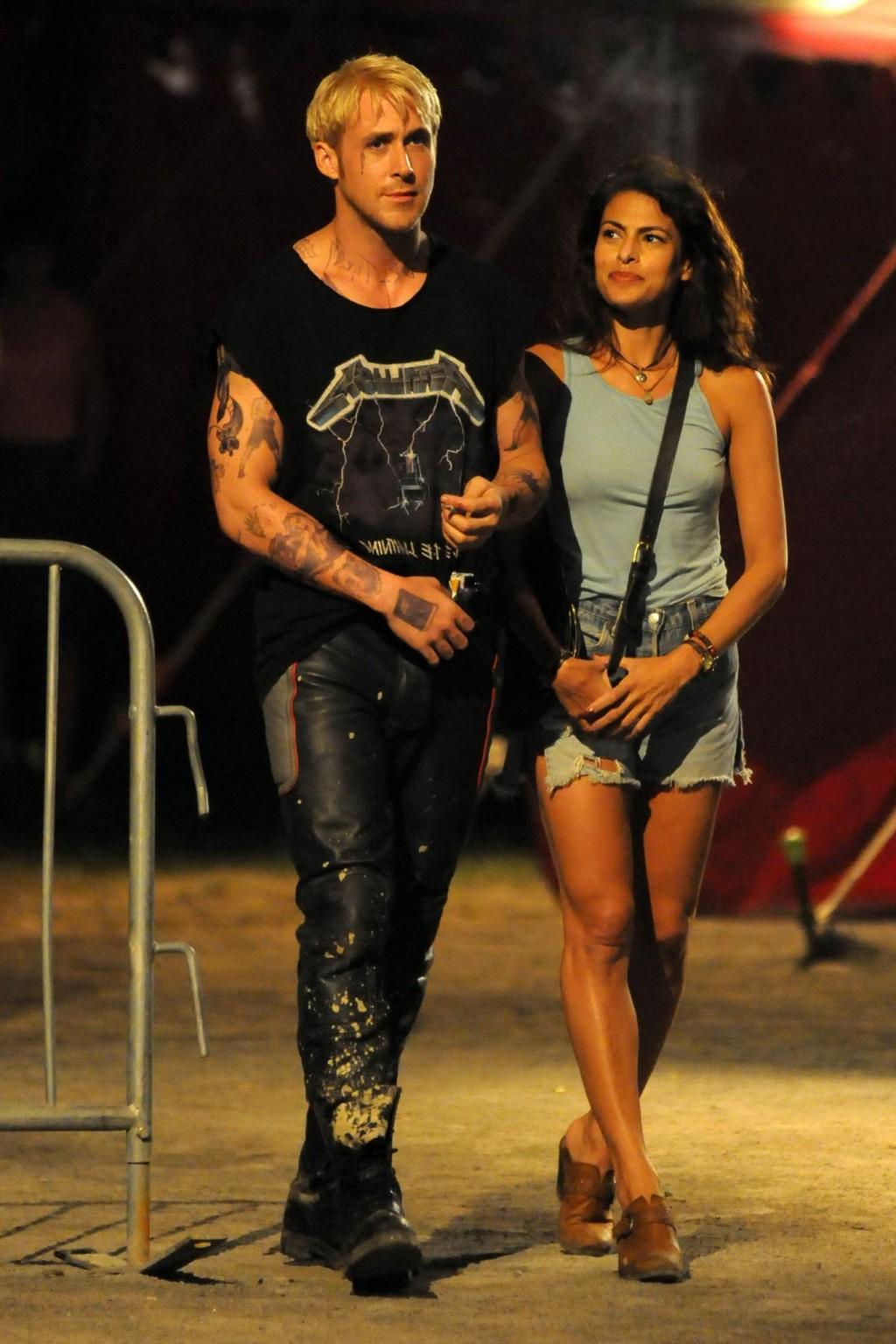 16P Eva Mendes braless showing pokies in blue tank top on 'The Place Beyond the Pine