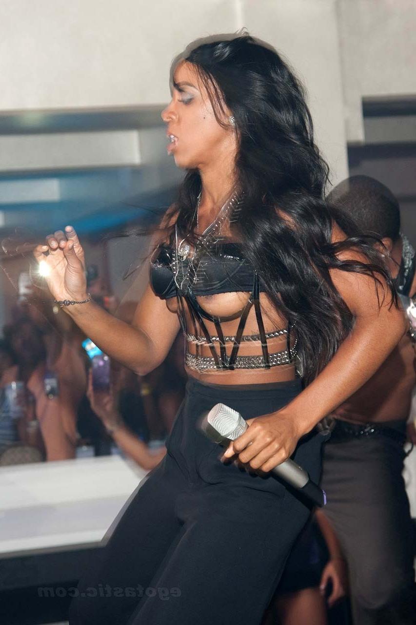 16P Kelly Rowland fucking sexy and hot double nipple slip paparazzi photos