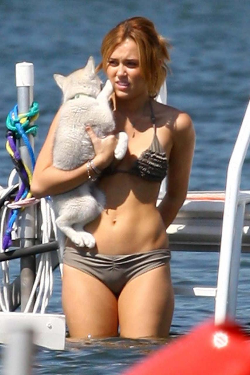 16P Miley Cyrus smoking cigars and showing her sexy body in bikini on lake