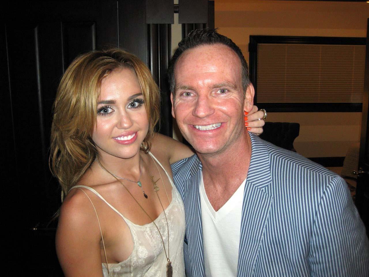 16P Miley Cyrus fucking sexy and hot see thru and side boob photos