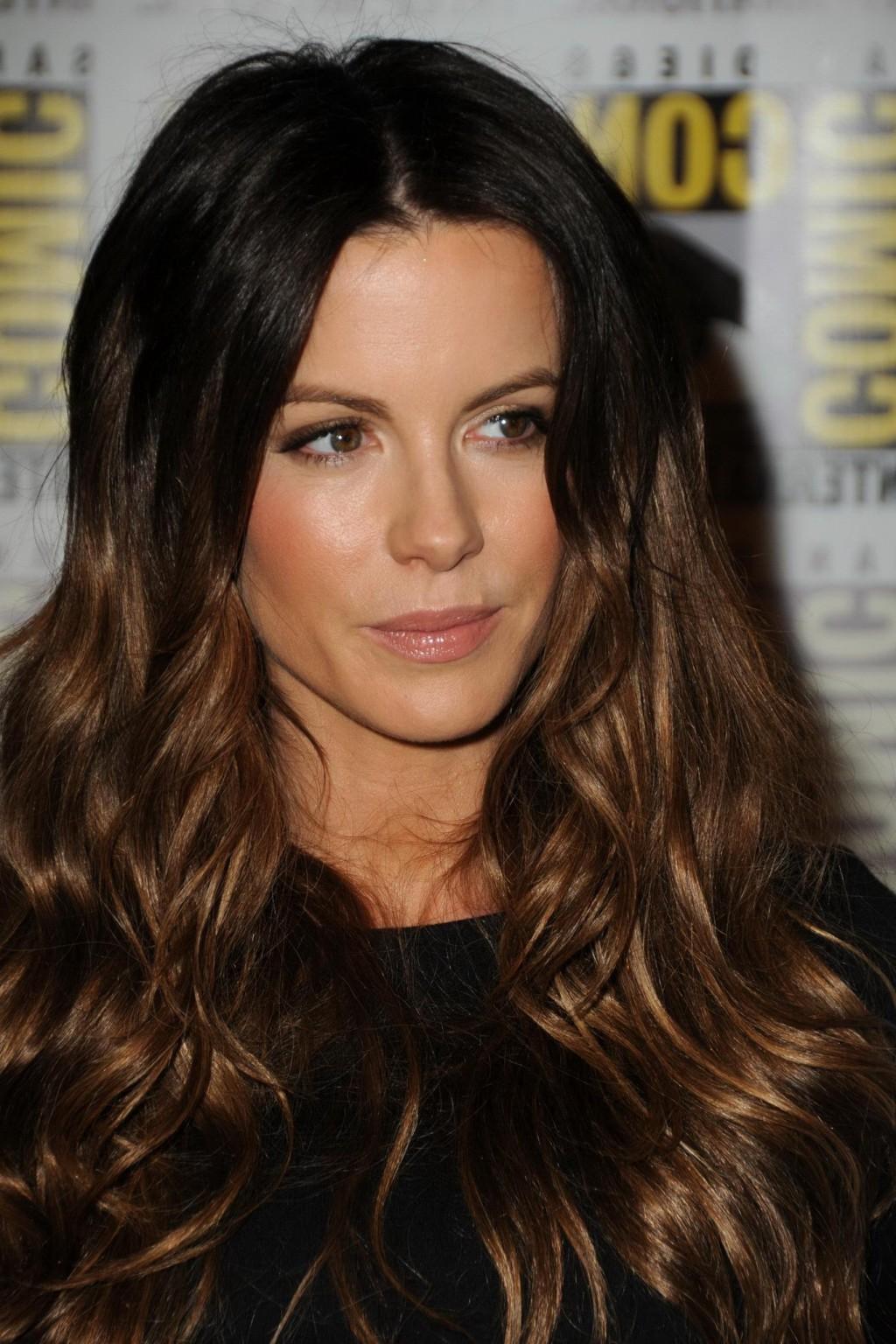 16P Kate Beckinsale leggy wearing black mini dress at Comic-Con in San Diego