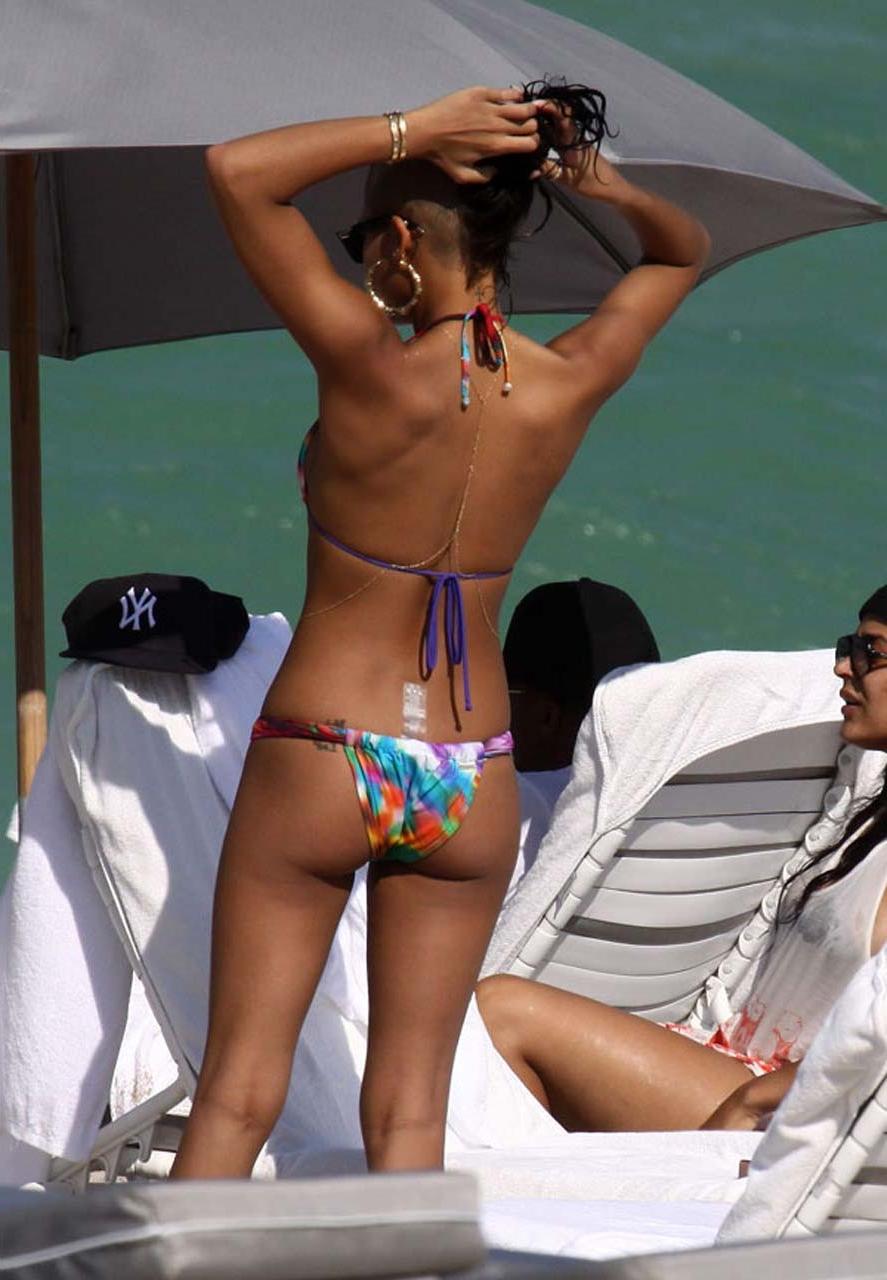 16P Cassie Ventura exposing huge boobs on her new leaked photos
