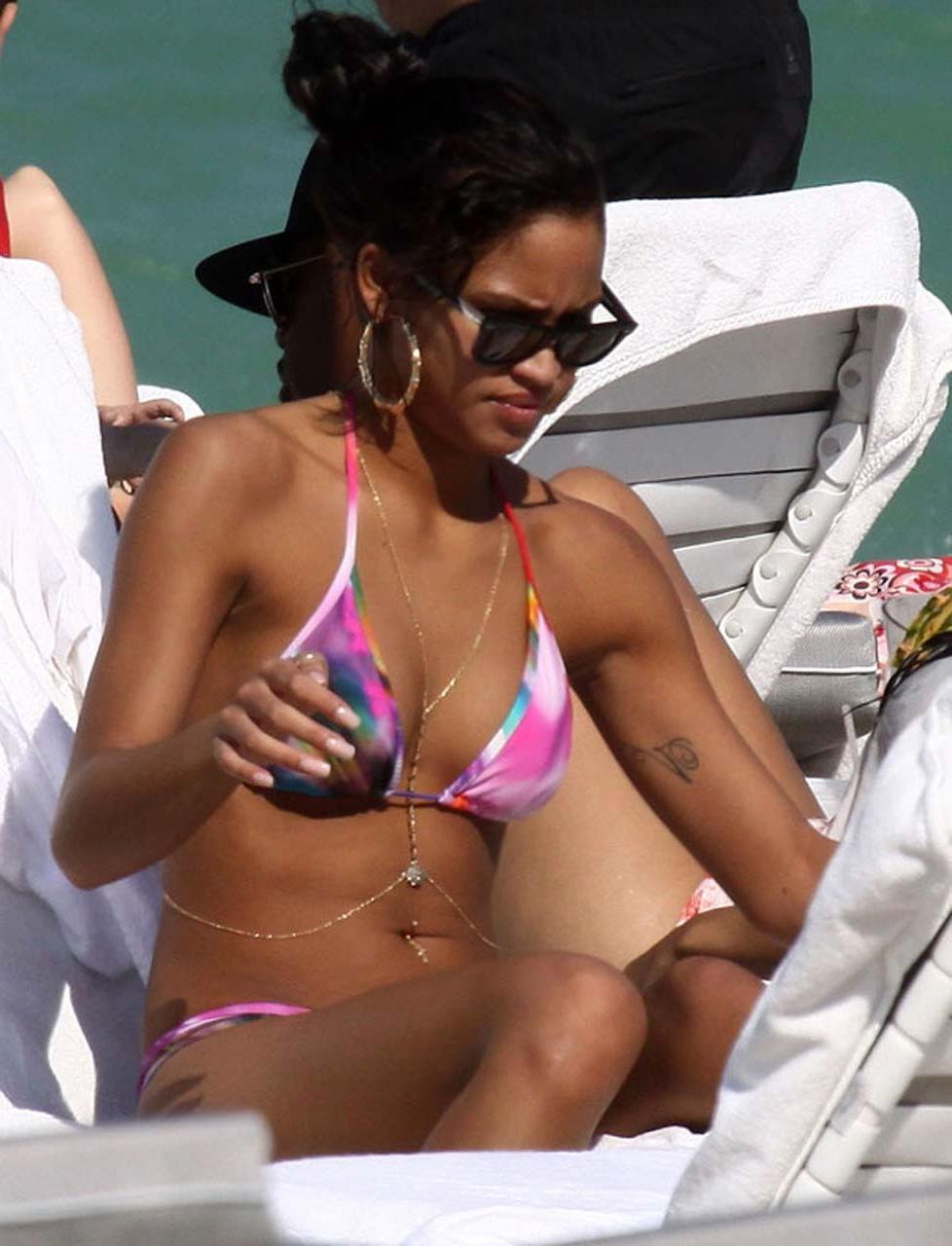 16P Cassie Ventura exposing huge boobs on her new leaked photos