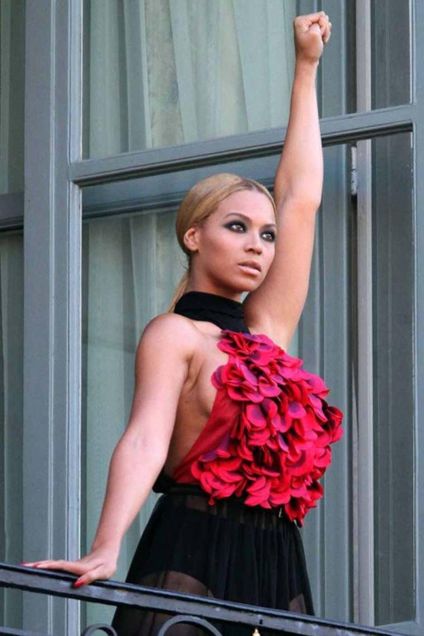 16P Beyonce Knowles sexy see thru and side boob paparazzi photos