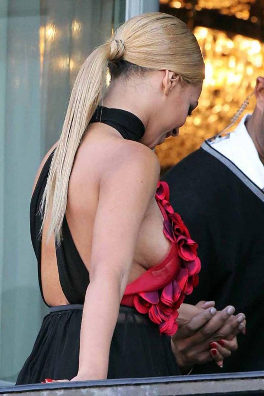 16P Beyonce Knowles sexy see thru and side boob paparazzi photos