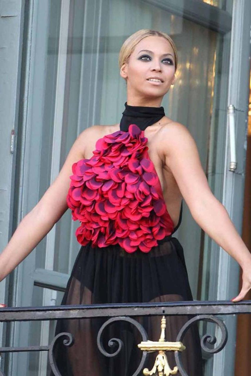 16P Beyonce Knowles sexy see thru and side boob paparazzi photos