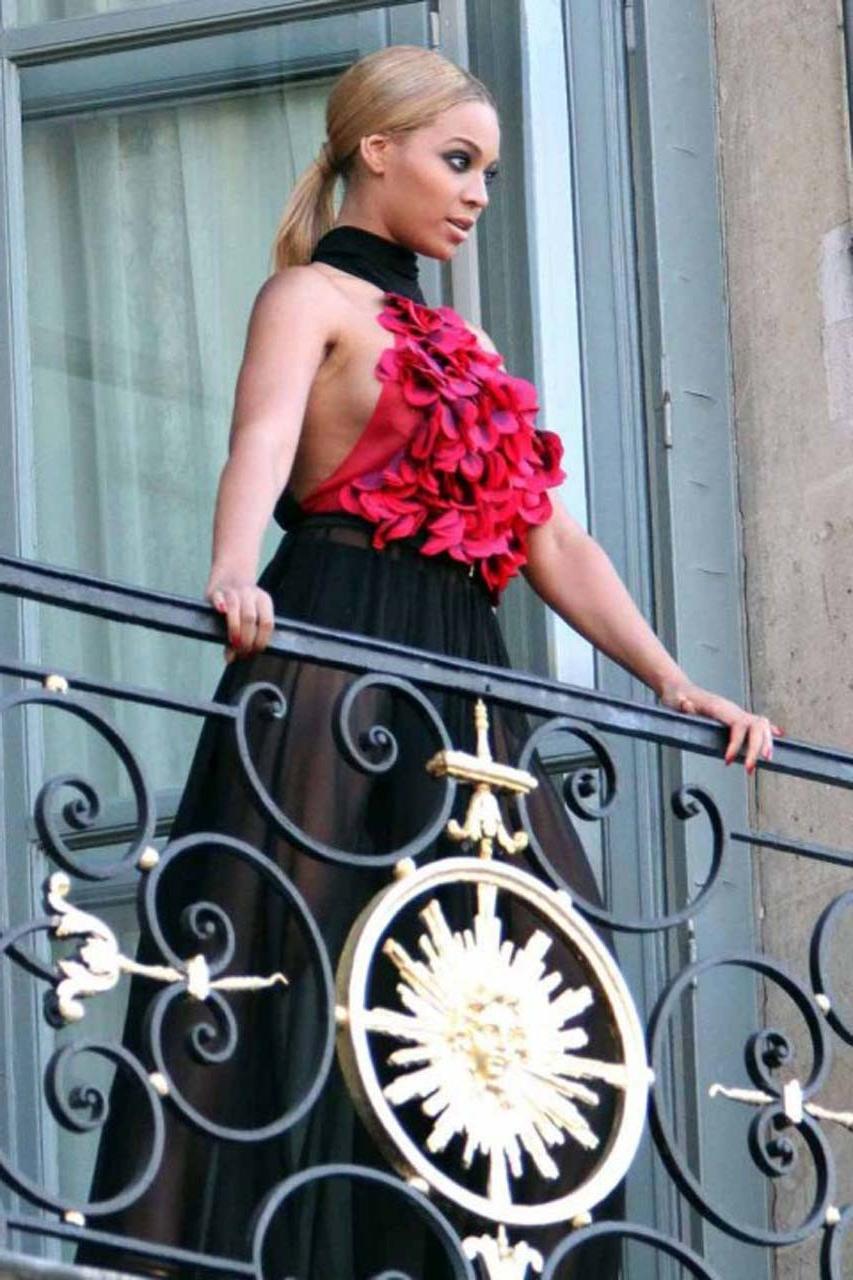 16P Beyonce Knowles sexy see thru and side boob paparazzi photos