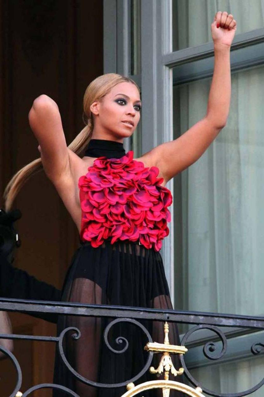 16P Beyonce Knowles sexy see thru and side boob paparazzi photos