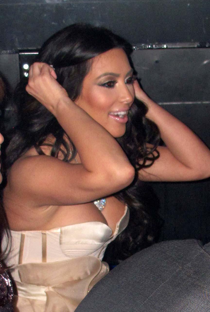 16P Kim Kardashian looking fucking hot and sexy on her private photos