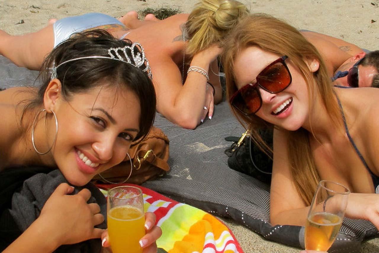 16P Renee Olstead showing her big boobs in see thru top and posing sexy with friends
