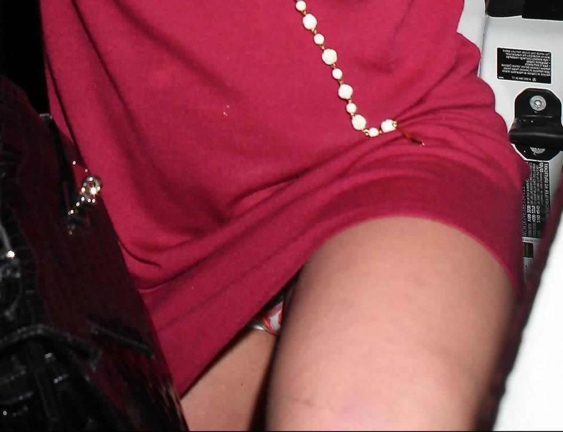 16P Britney Spears accidental pussy and ass upskirts