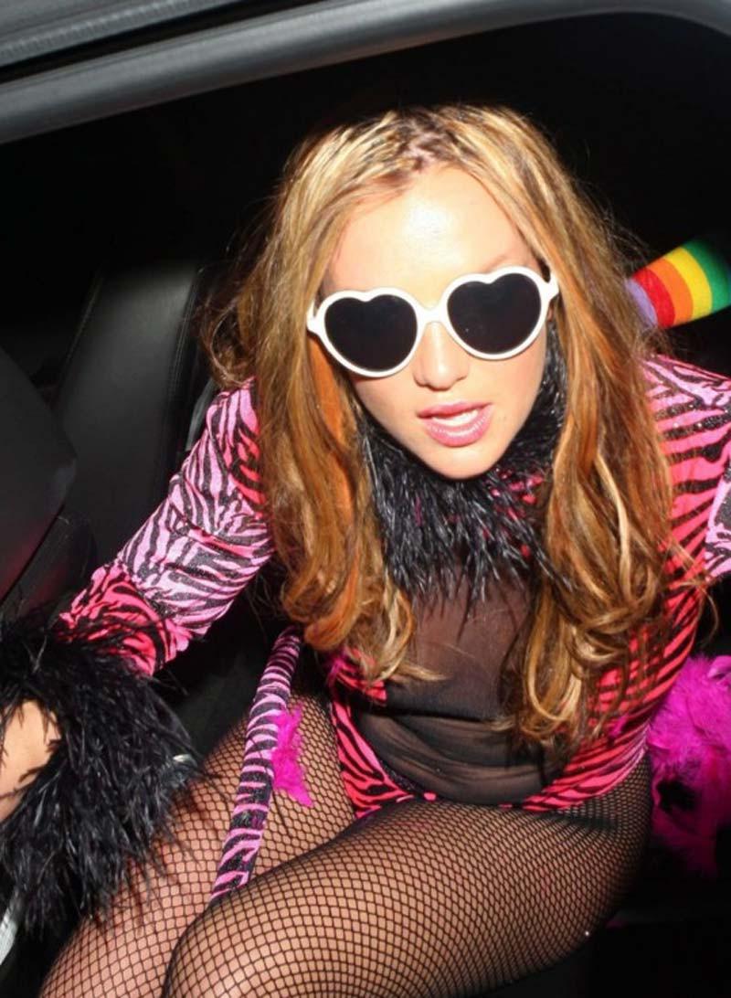 16P Britney Spears accidental pussy and ass upskirts