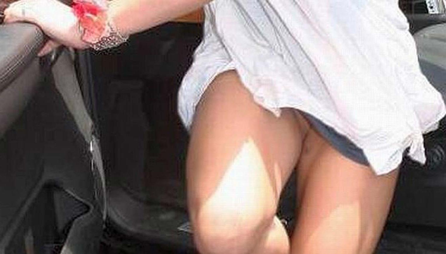 16P Britney Spears accidental pussy and ass upskirts