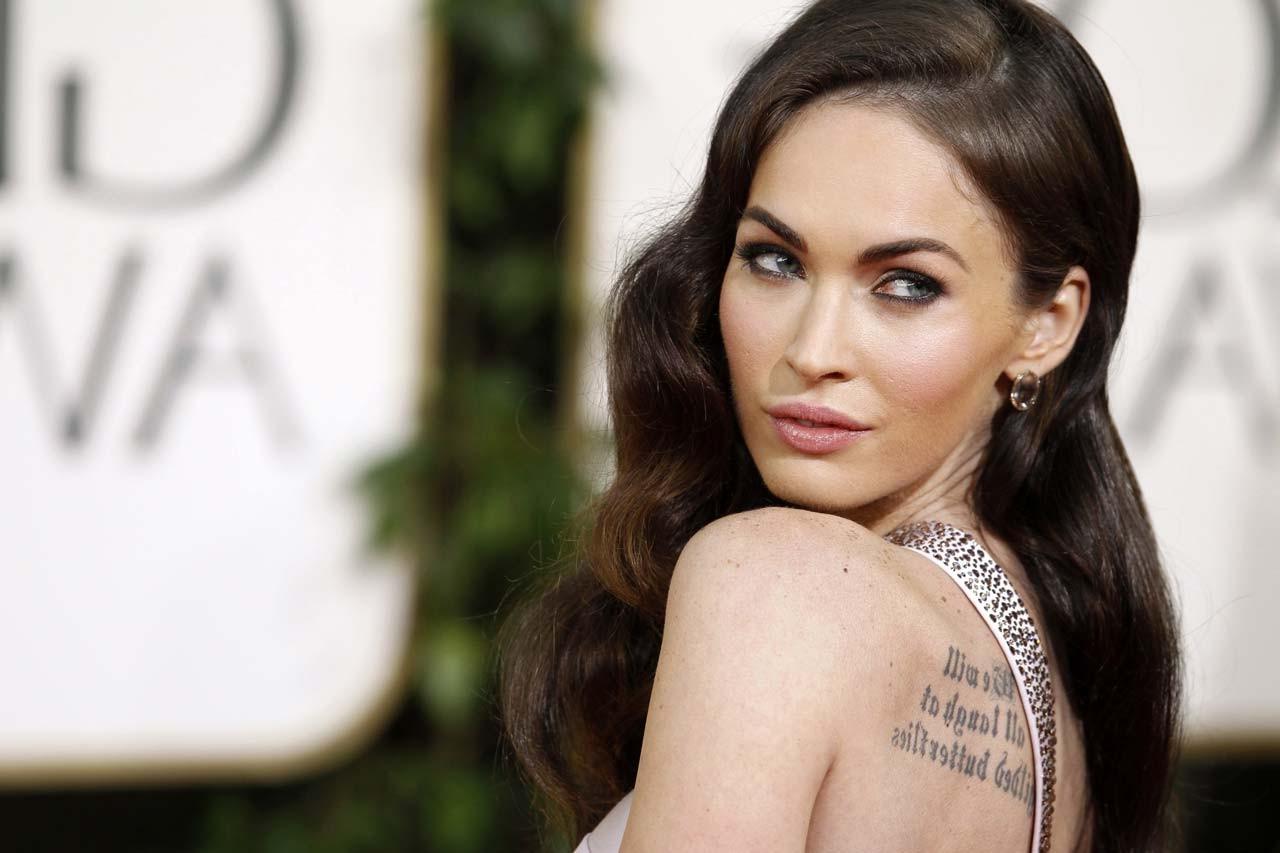 16P Megan Fox exposing fucking sexy body and nice tattoo on her back