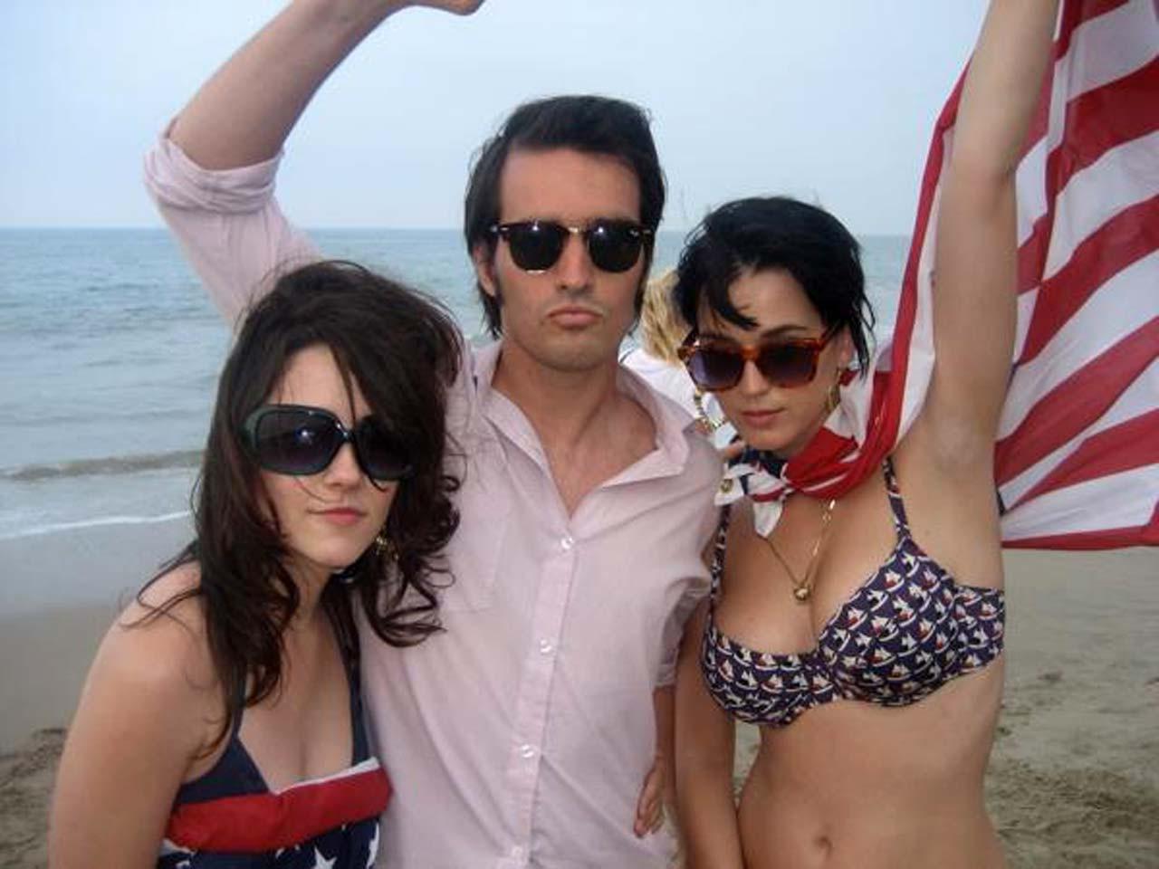 16P Katy Perry looking fucking sexy and hot on her private photos
