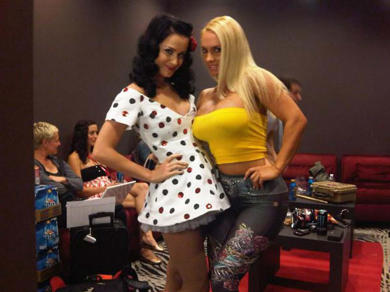 16P Katy Perry looking fucking sexy and hot on her private photos