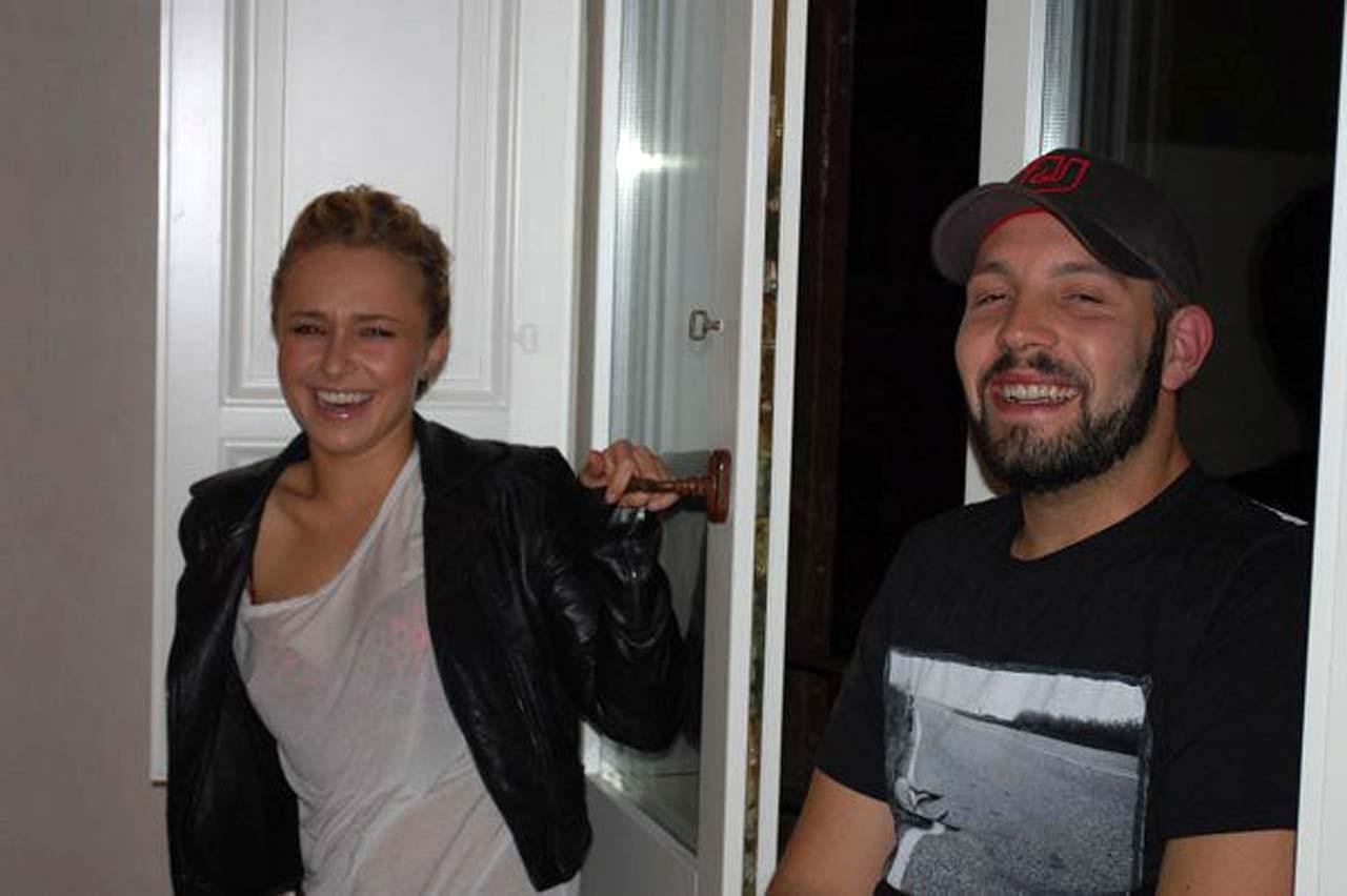 16P Hayden Panettiere downblouse and flashing panties slight upskirt