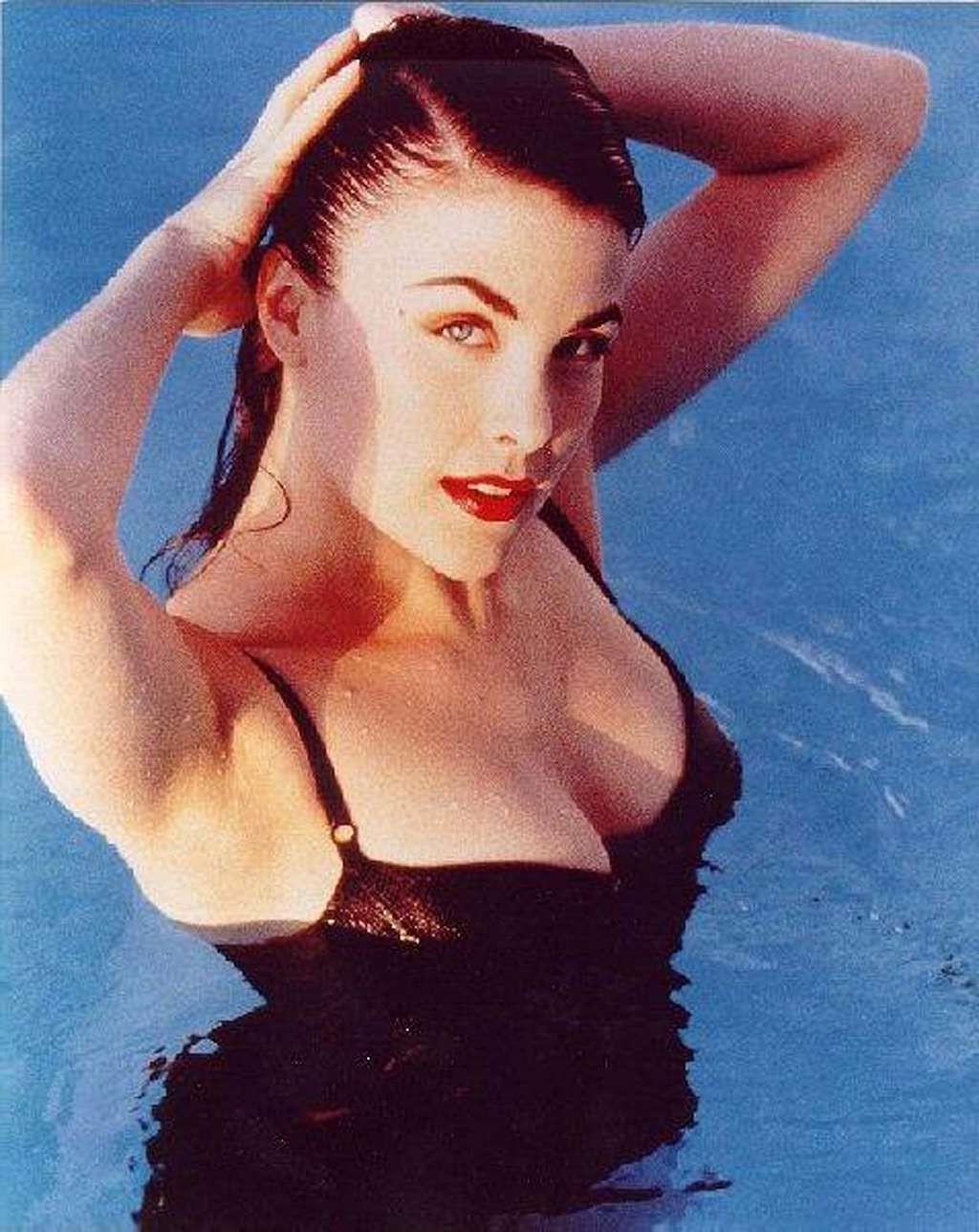 10P Sherilyn Fenn exposing her huge boobs and fucking hard with guy in movie