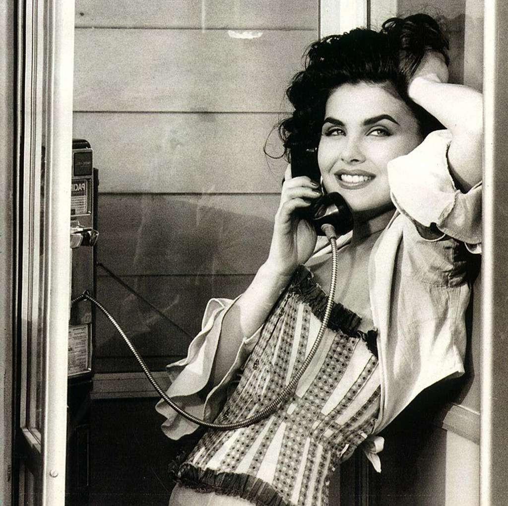10P Sherilyn Fenn exposing her huge boobs and fucking hard with guy in movie