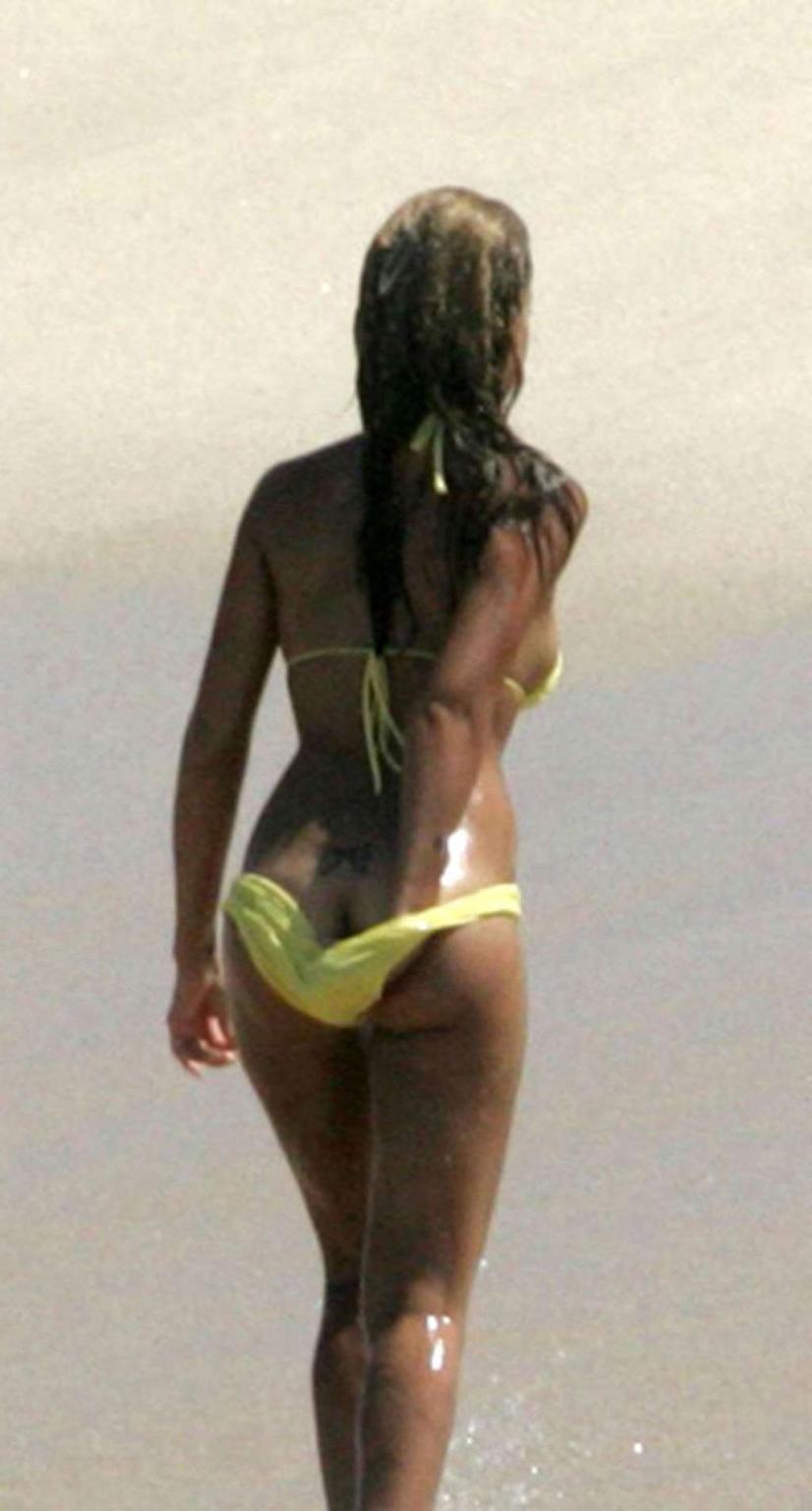 16P Jessica Alba showing naked tits and sexy nipples on her private photos
